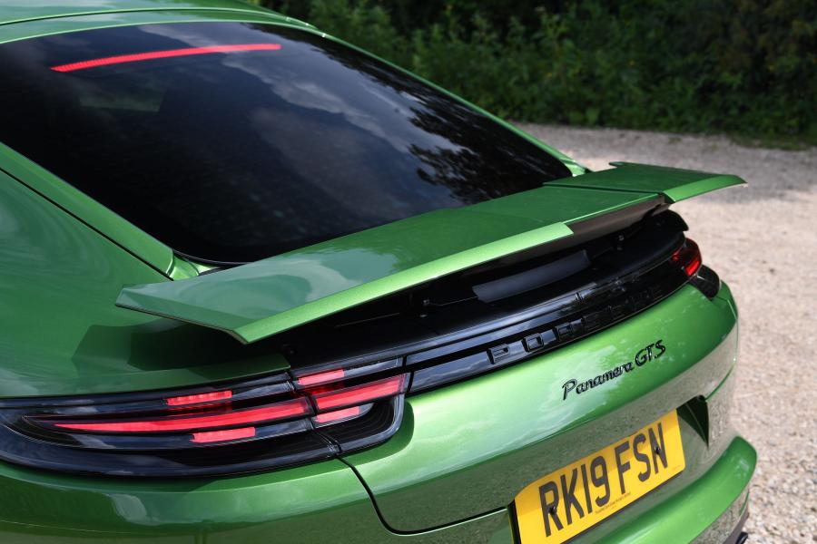 Детали экстерьера Porsche Panamera GTS 2019 года  (UK) (фото 6 из 17)
